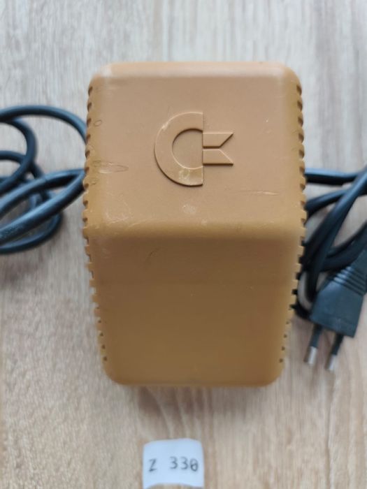 Zasilacz Commodore Trapezowy