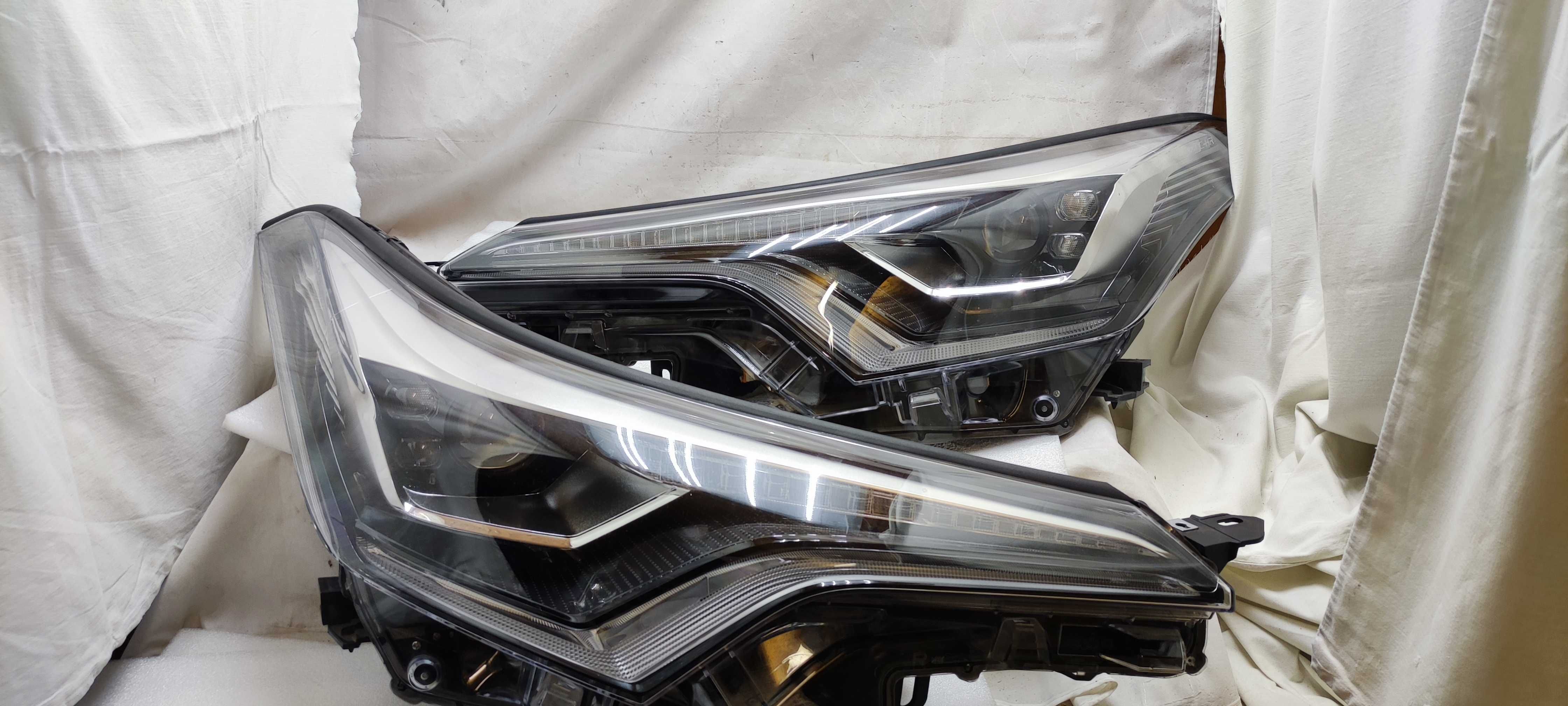Фары бу Toyota C-HR 16-21 USA  8117010A00 и 8113010A00
