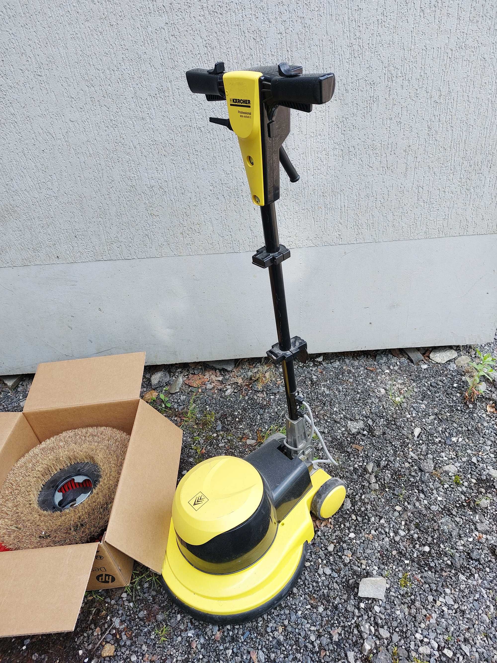 Szorowarka jednotarczowa Karcher BDS 43/DUO C uszk.