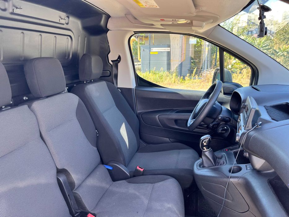 Продам свій автомобіль Citroen Berlingo 2019