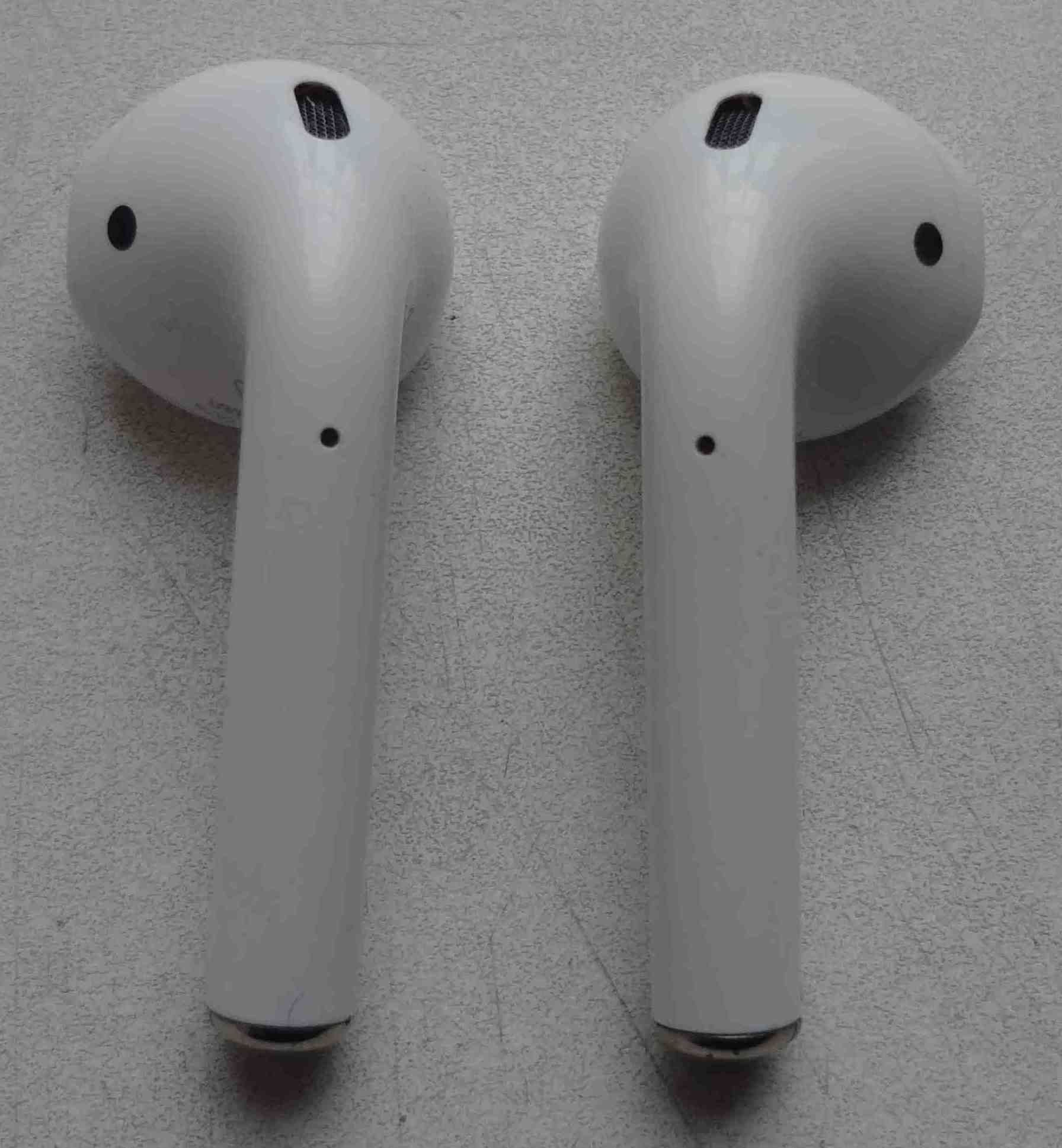 Наушники AirPods A2032 футляр A1938