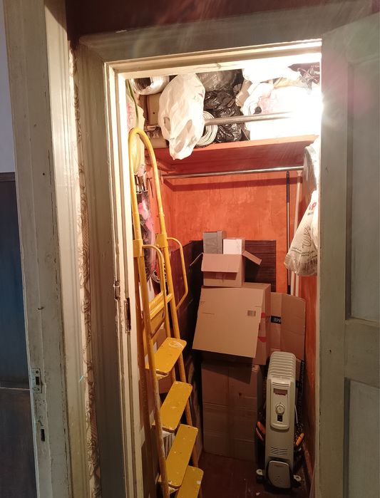 Продам 2-ком.кв.Сталинку в Центе по главному п-т Свободы