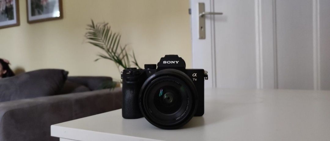 Продам фотоапарат Sony A7 III (A7 3)

Камера використовувалося в особ