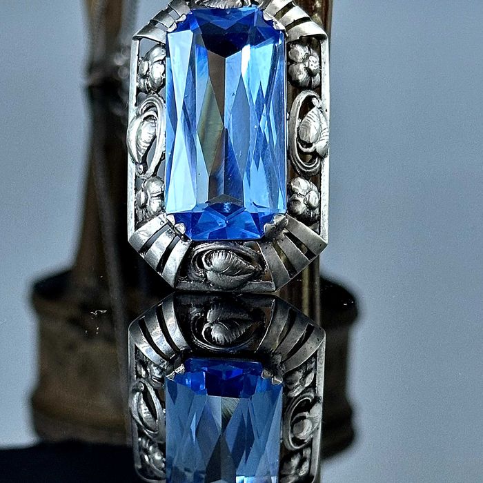 Srebrna przywieszka z Akwamarynem z około 1900r. srebro próby 835