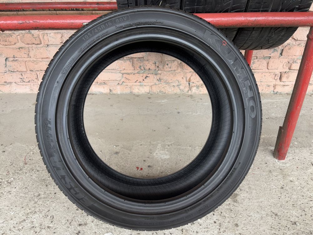 Комплект літніх шин 195/45R16 Kumho