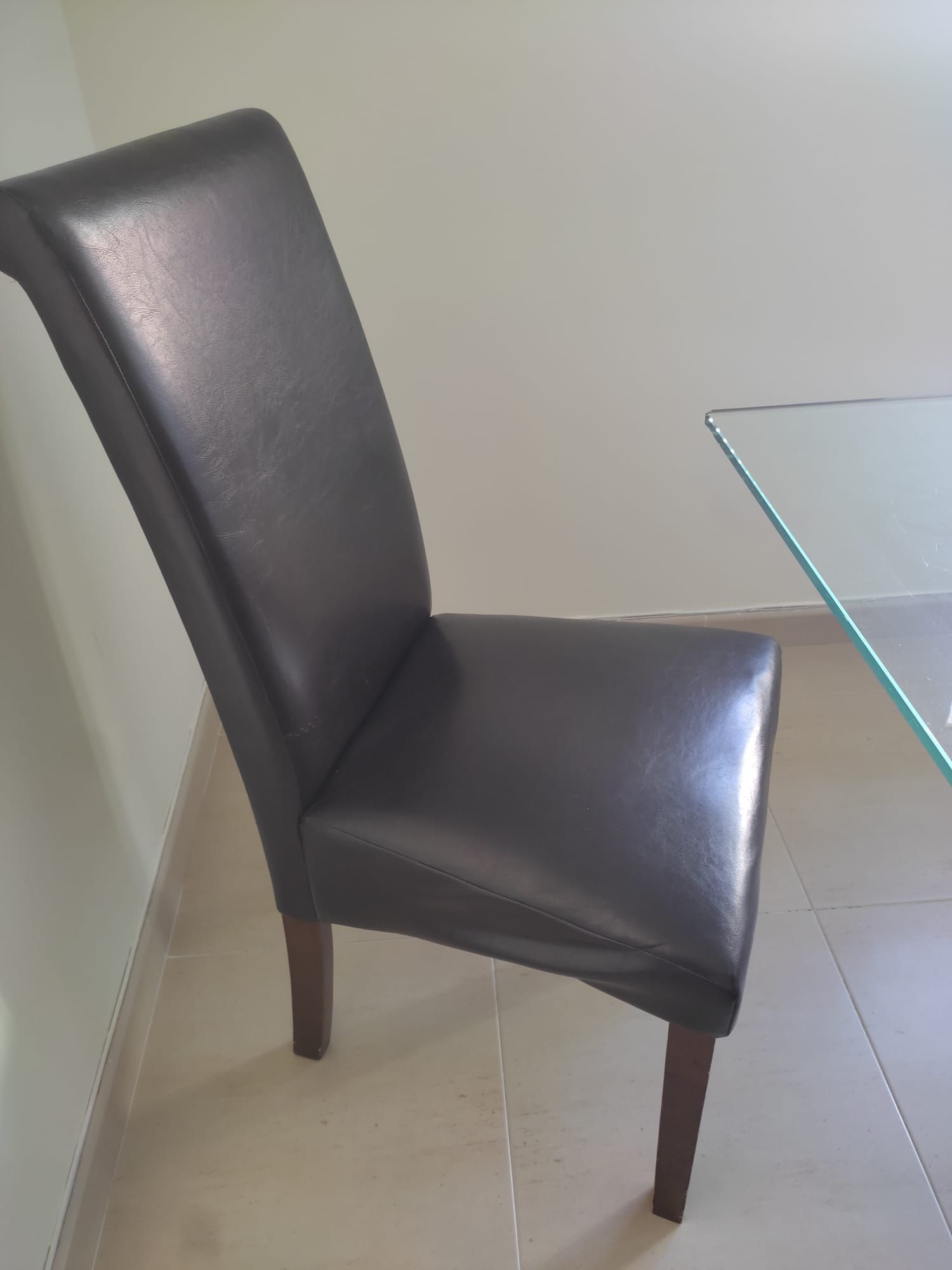 Vende-se mesa e 5 cadeiras