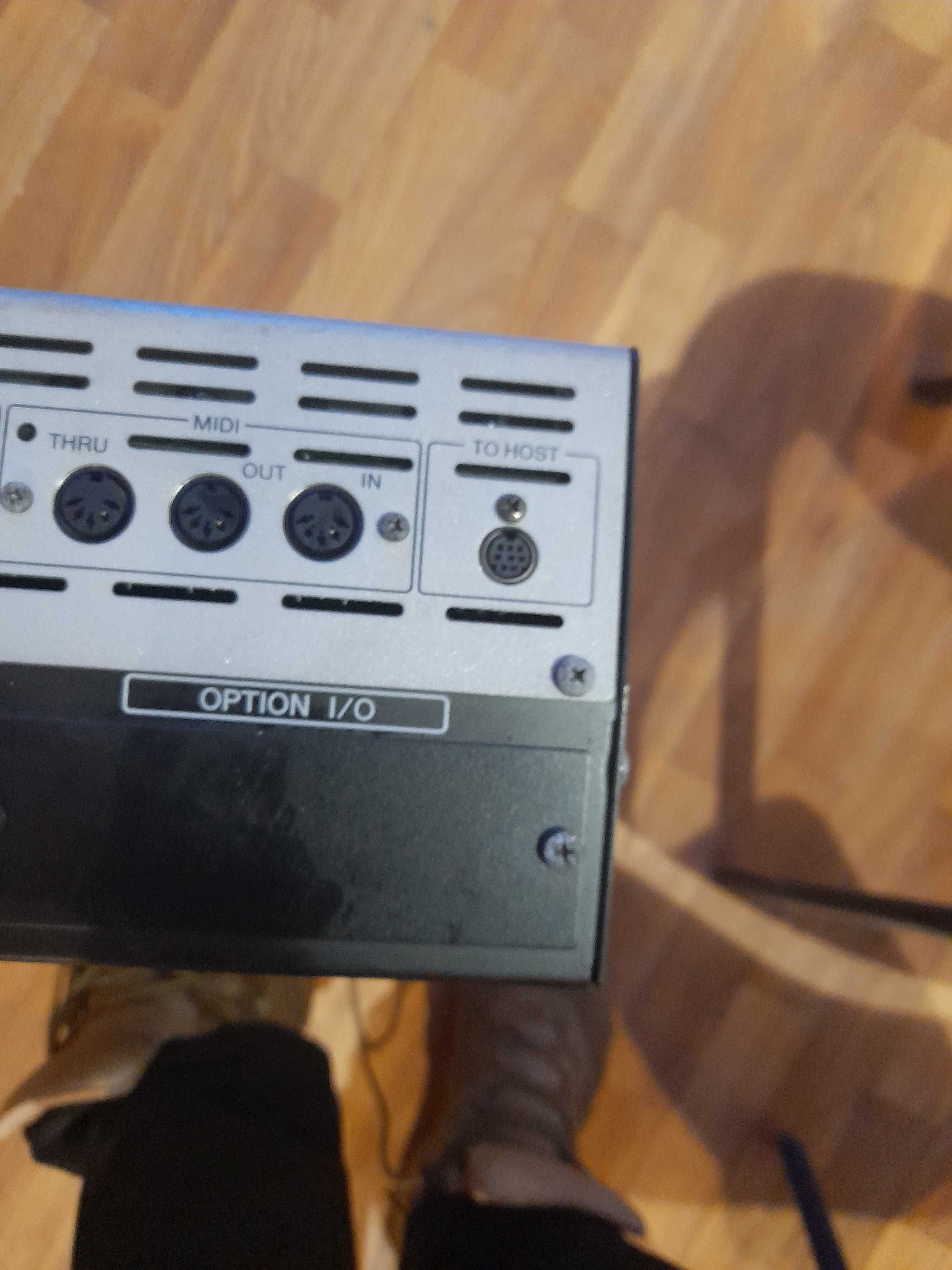 цифровий мікшер Yamaha 01V