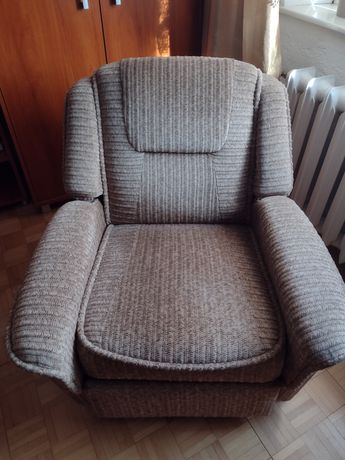 Fotel z funkcją relax- rozkładany z podnóżkiem