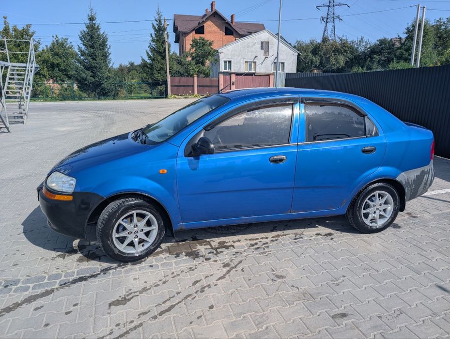 Продається автомобіль Chevrolet aveo 2004