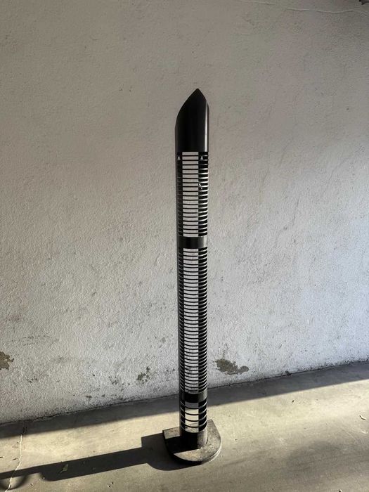 Guarda CDs em metal.