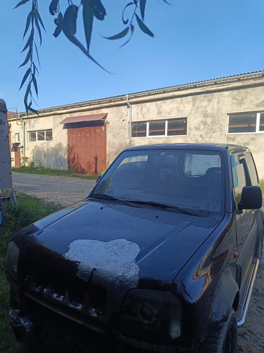 Автомобіль Сузукі Джимні