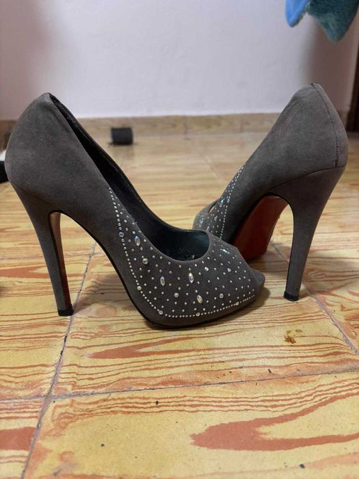 Sapatos número 35-36