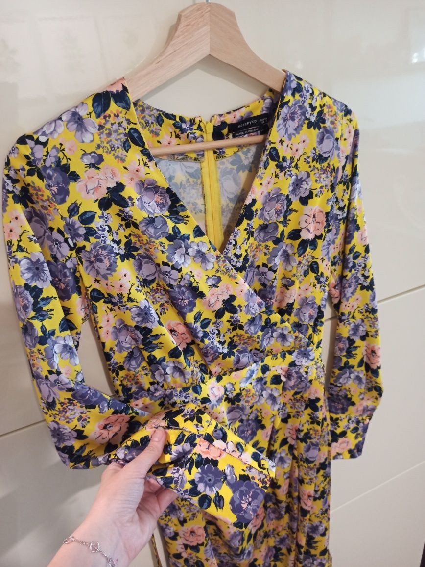 Piękna elegancka sukienka Reserved 34 w kwiaty
