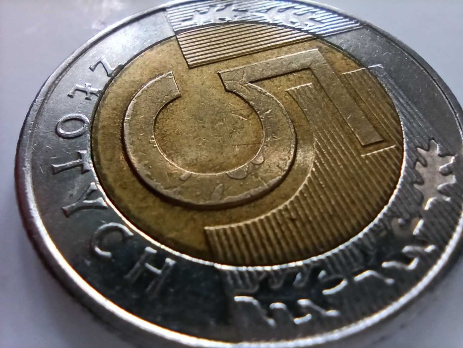 5 zł z 2010r z destruktami na awarsie i rewersie