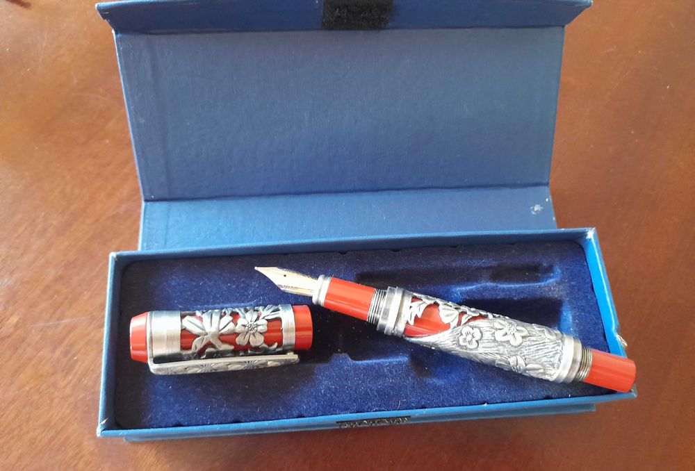 Caneta de aparo antiga "Moulin Rouge"