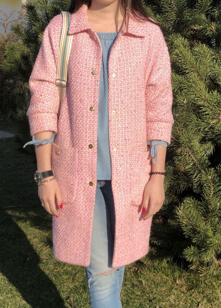 Розовое женское пальто