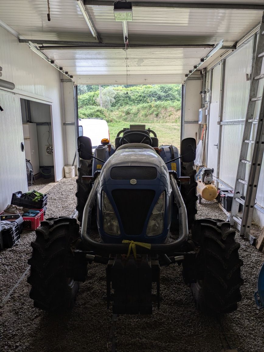Trator New Holland Boomer 40