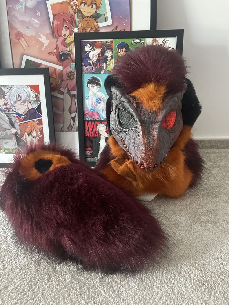 Mini partial furry fursuit dinomaska.