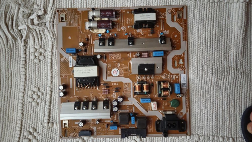 Vendo fonte de alimentação Samsung UE55RU7406U