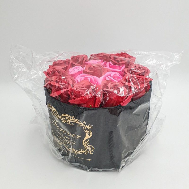 Подарунковий набір з мильних троянд у коробці
