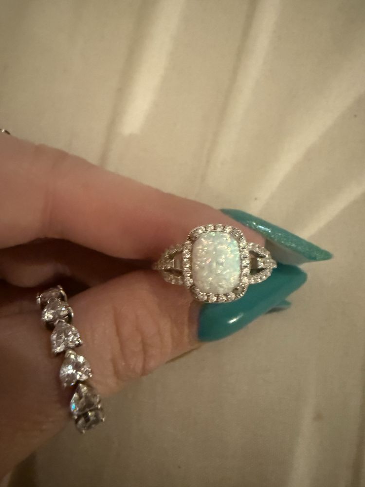Anel prata com opala grande e zirconias,tamanho 16, novo