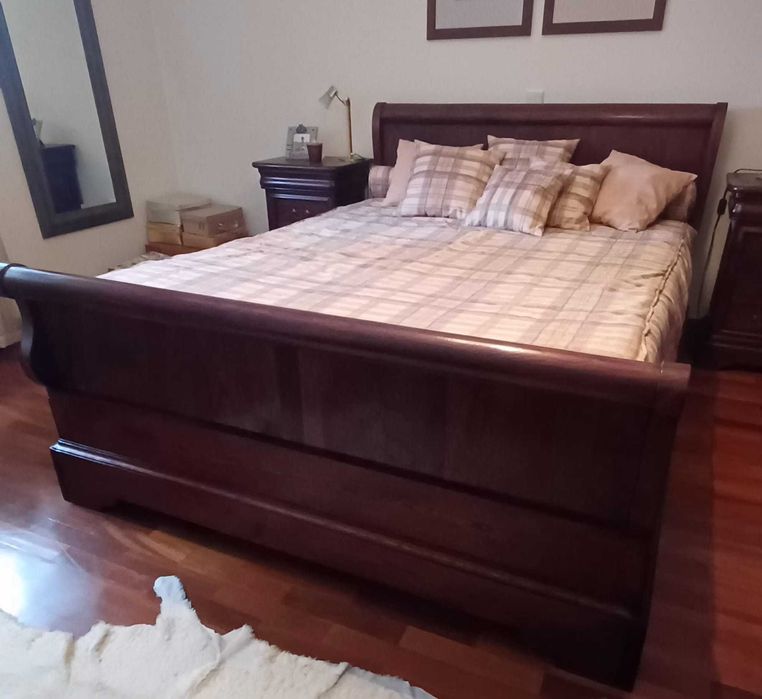 Mobiliário de quarto casal de estilo (completo)