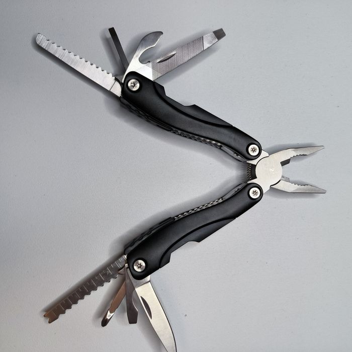 Мультифункціональний пристрій (мультитул) чорний