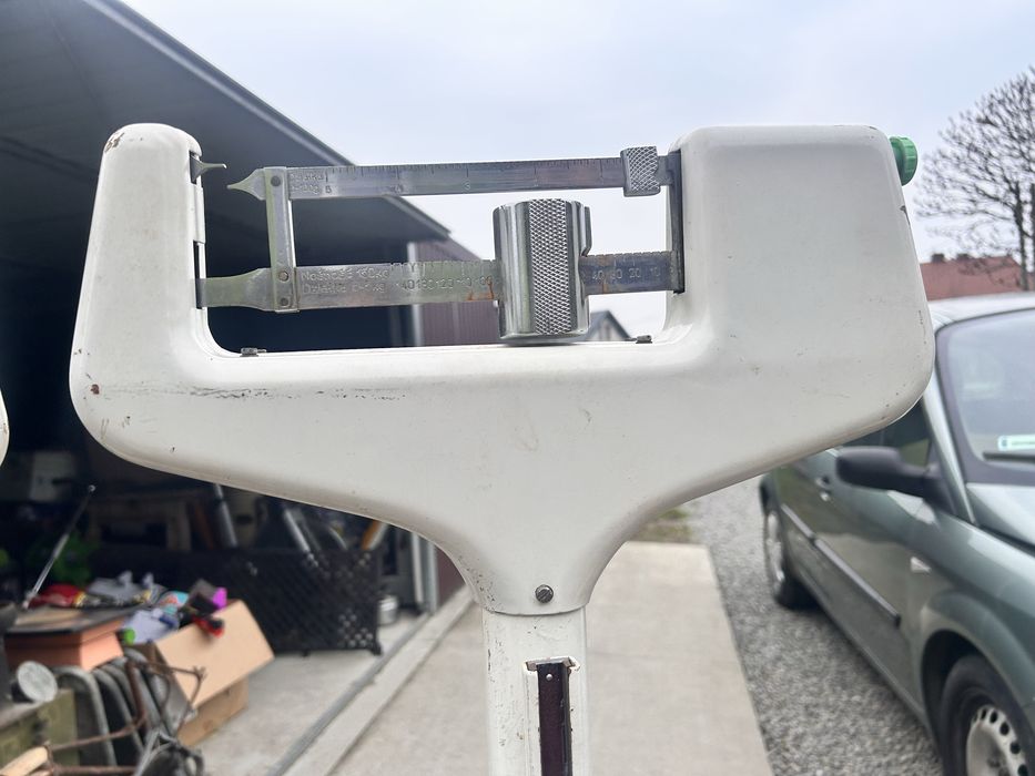 Stara waga lekarska duża PRL