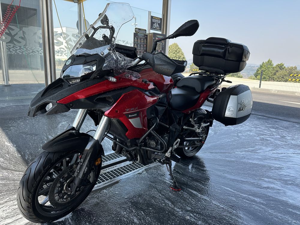 Benelli TRK 502.