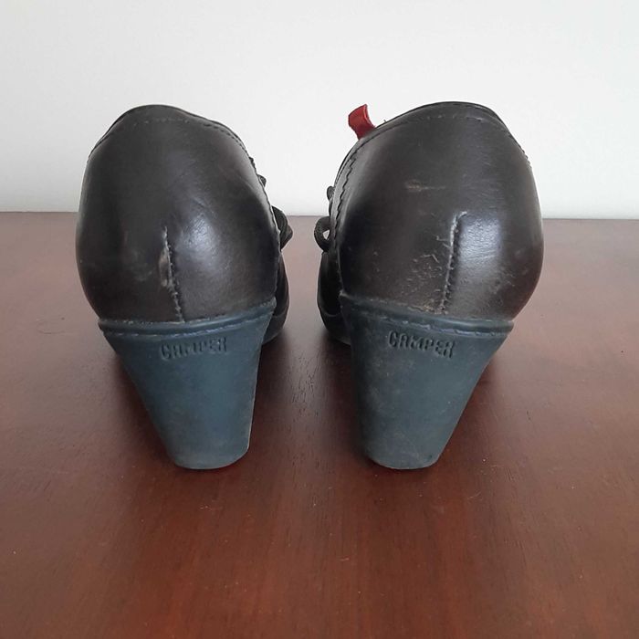 Sapatos de pele com salto pretos marca CAMPER n.º 36