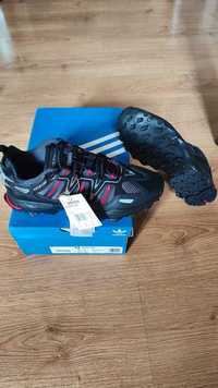 Sapatos Adidas Hyperturf adventure novo