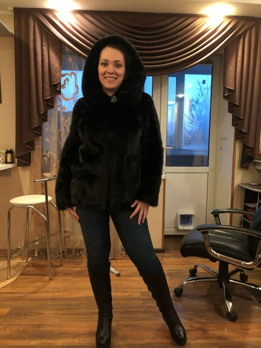 Naturalne futro z norek z kapturem jak nowe