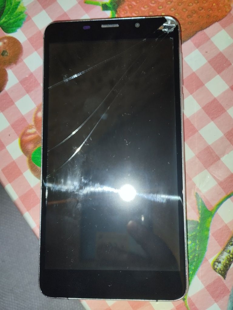 Телефон Leagoo M8