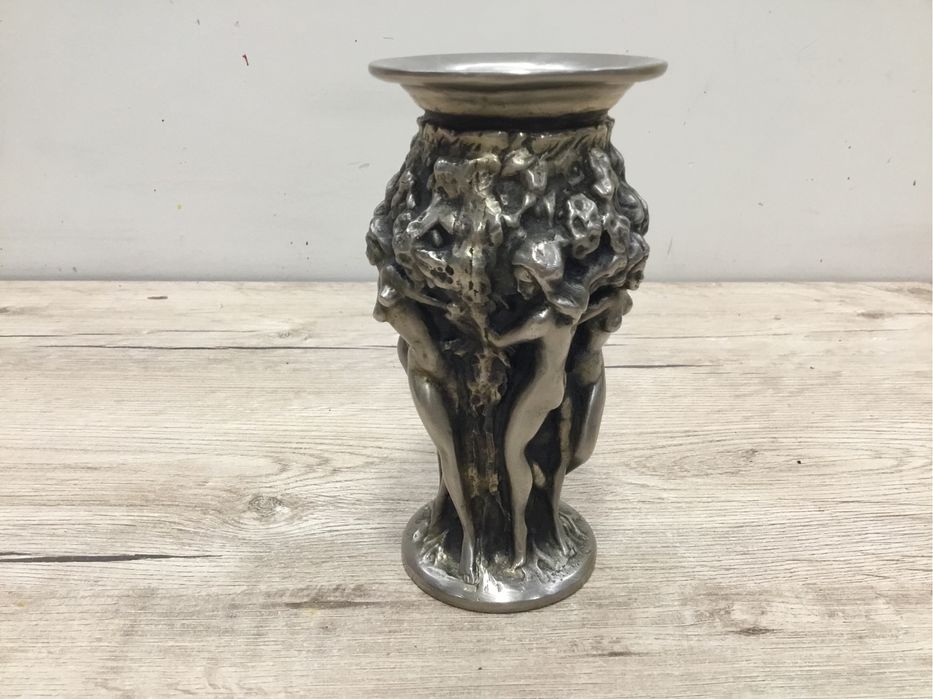 Ваза НЮ, Европа.