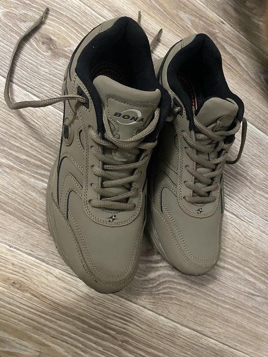 Продам чоловічі кросовки