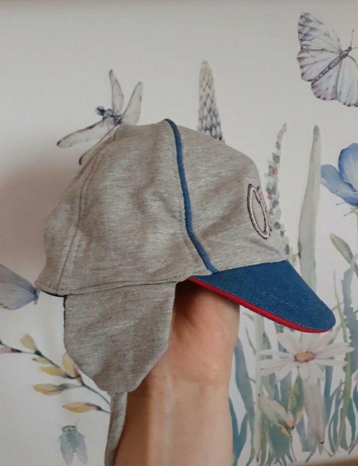 Czapka z daszkiem wiązana r.74