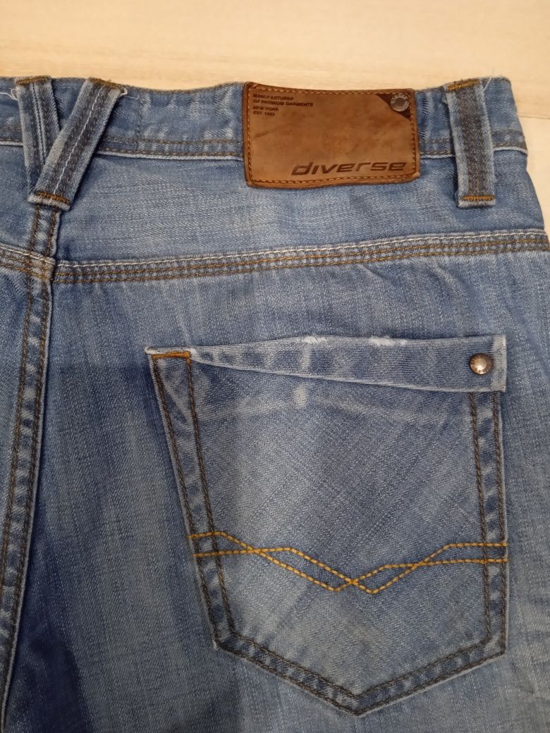 Spodnie jeans męskie rozm.M/L Diverse