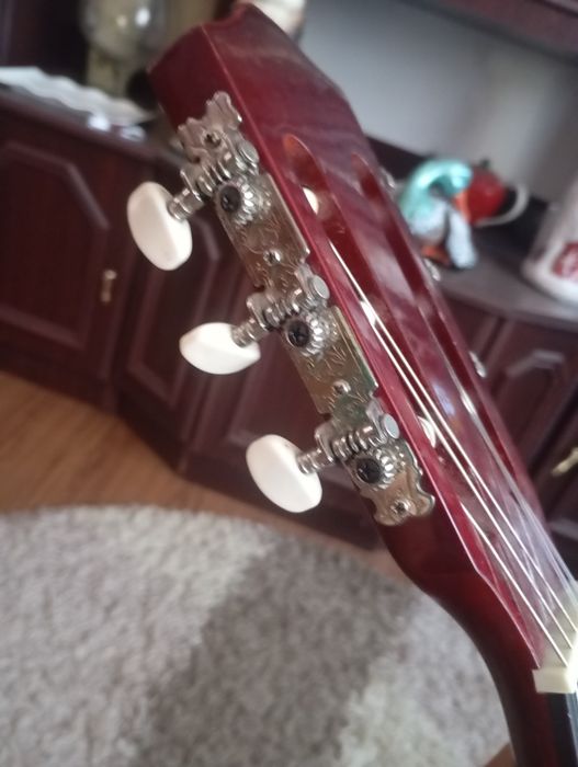 Продам гітару в як нова 0 9 8 2 3 0 8 9 3 4