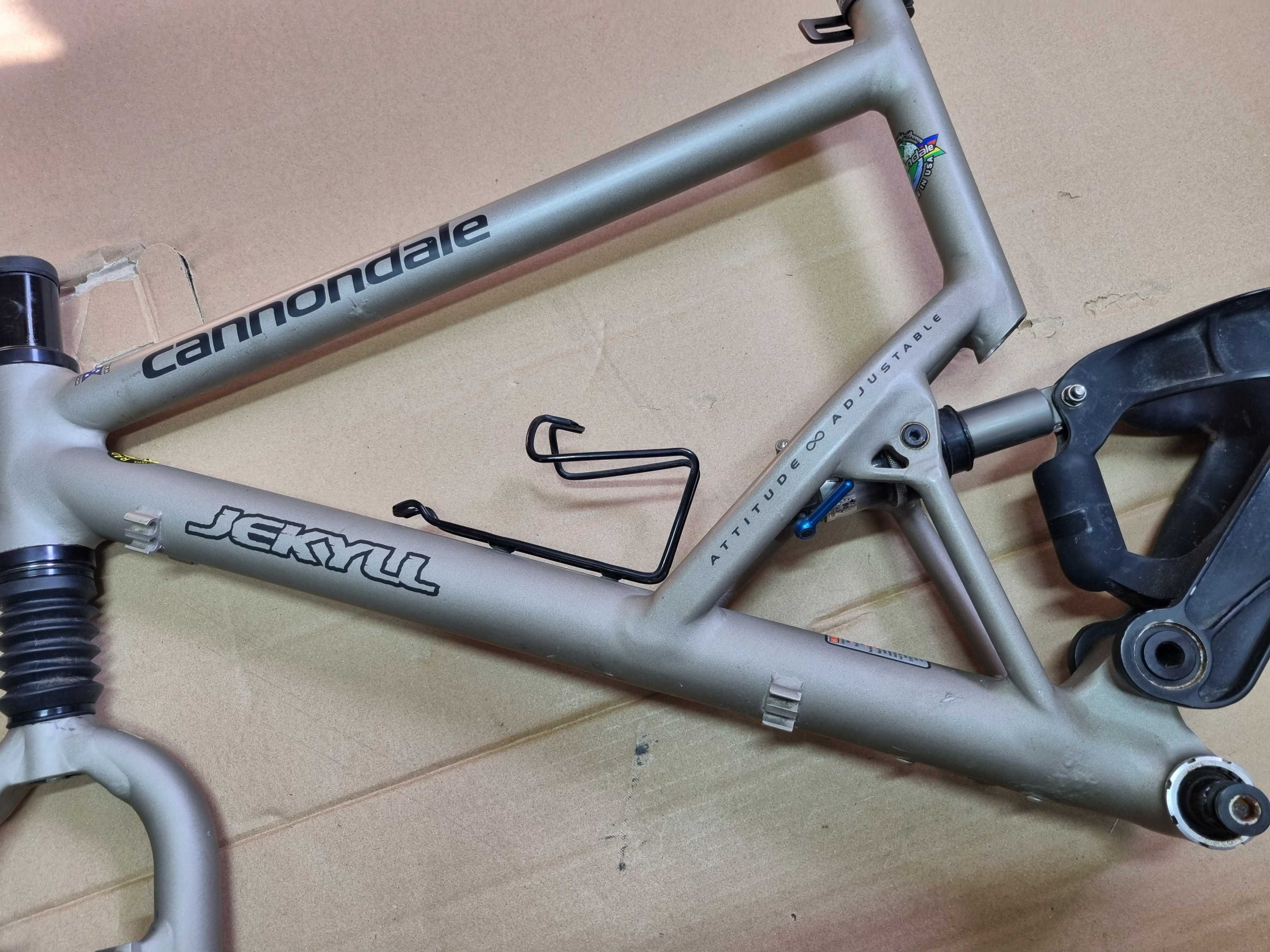 Rama typu full Cannondale Jekyll, pod 26, plus amortyzator