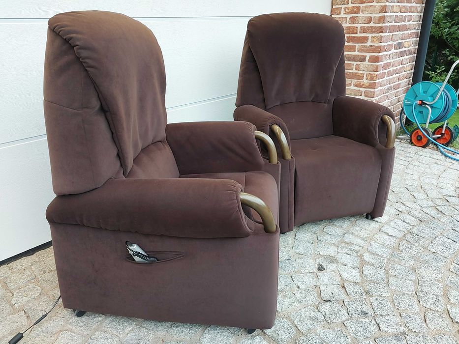 fotel rozkładany elektrycznie  "Hukla" z funkcją relax  brązowy pilot