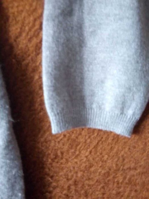 Sweter damski szary kolor M perełki