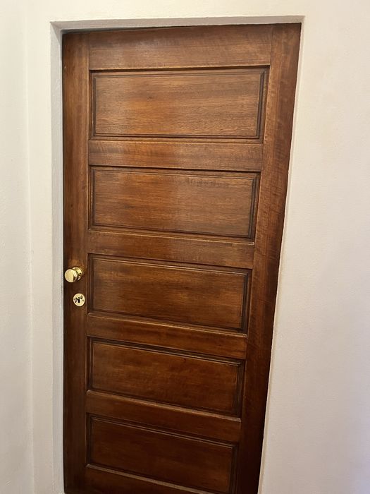 Vendo 4 Portas em Madeira Maciça (robustas)
