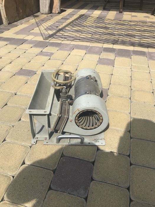 Двигатель трехфазный 2800 об/мин,  220/380