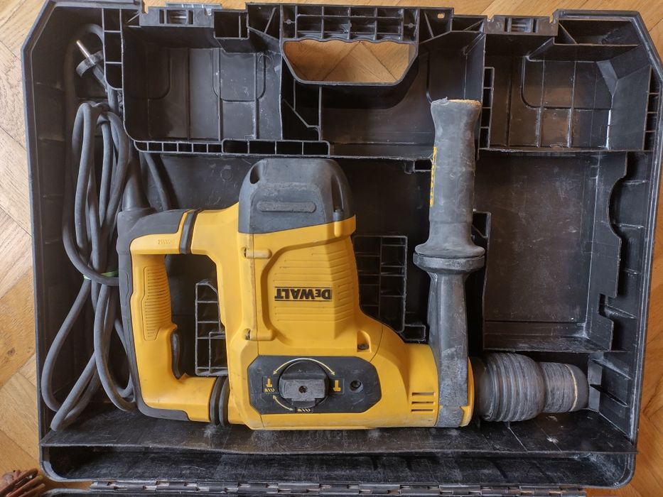 Młotowiertarka Młot Udarowy Wyburzeniowy obrotowy DEWALT D25481K SDS-M