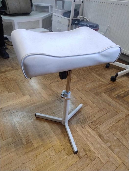 Klasyczny podnóżek podologiczny do pedicure