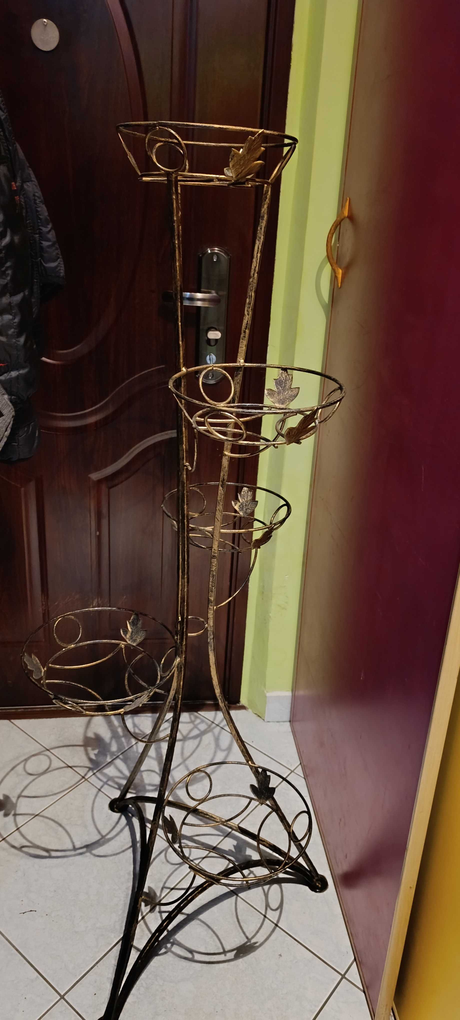 Kwietnik bardzo dekoracyjny metaloplastyka