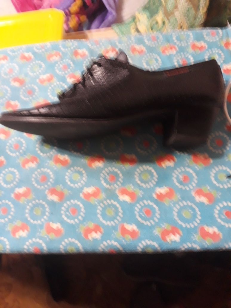 Туфли кожаные,серого цвета,39 размера,небольшой каблук,нестерающая под