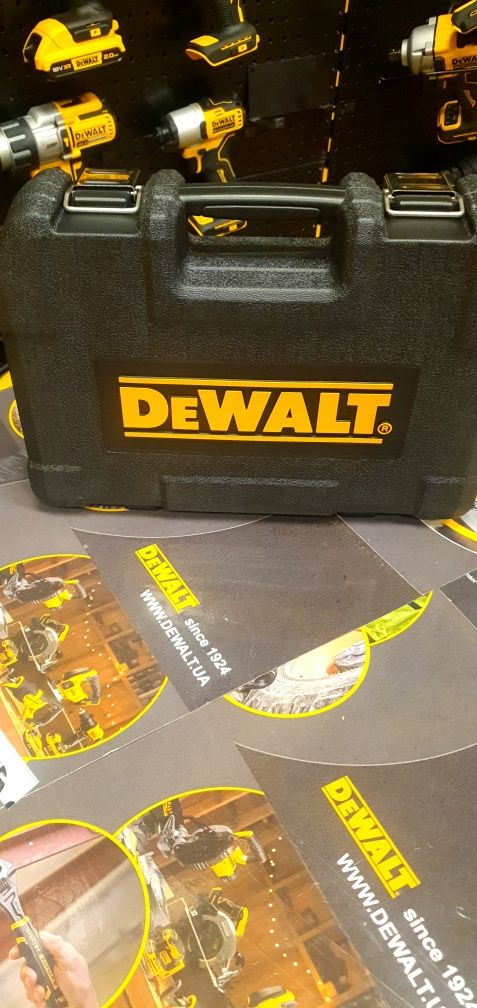 DeWALT DWMT81531-1 Набір дюймовий головок та біт 1/4 та 3/8, 84шт