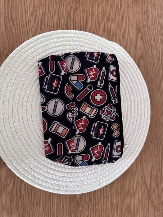 Kosmetyczka materiałowa na zamek