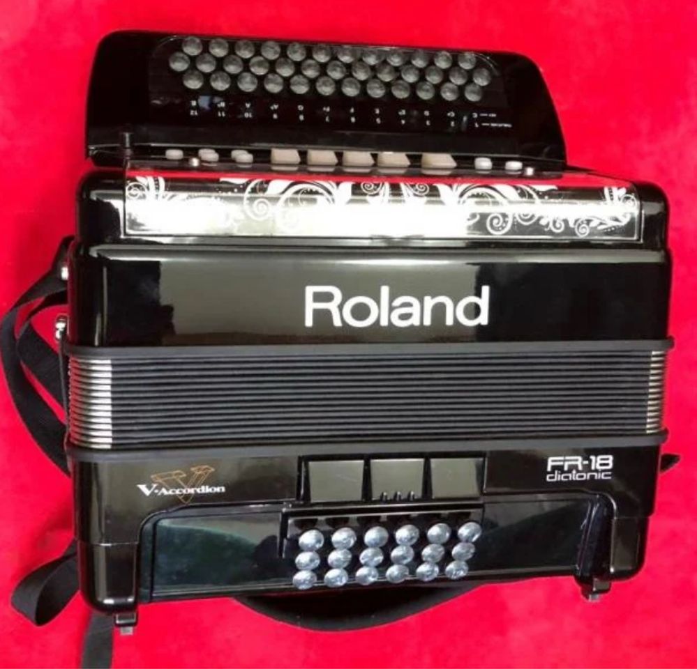 Roland fr 18 preto